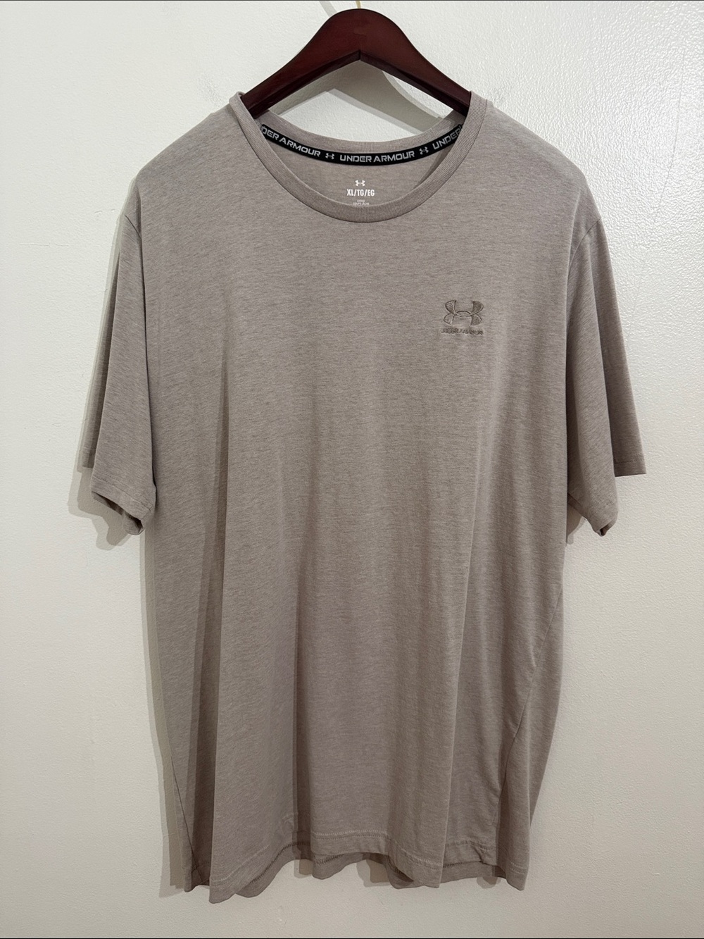 Under Armour Men's Short Sleeve Shirt Extra Large Soft Gray